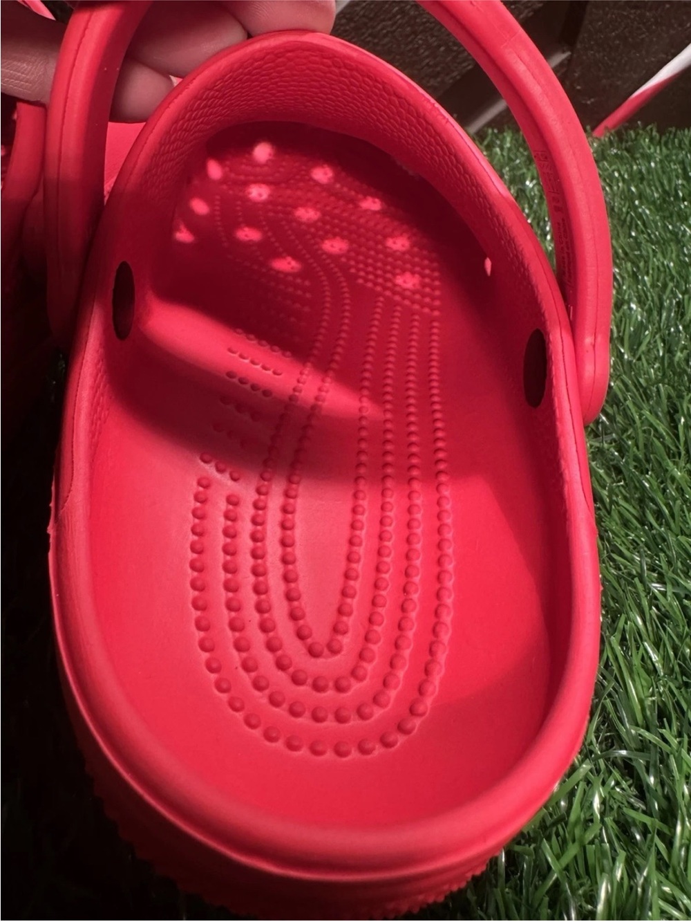 CROCS Women’s/Men’s Classic Clog in Bright Red - Picture 7 of 12